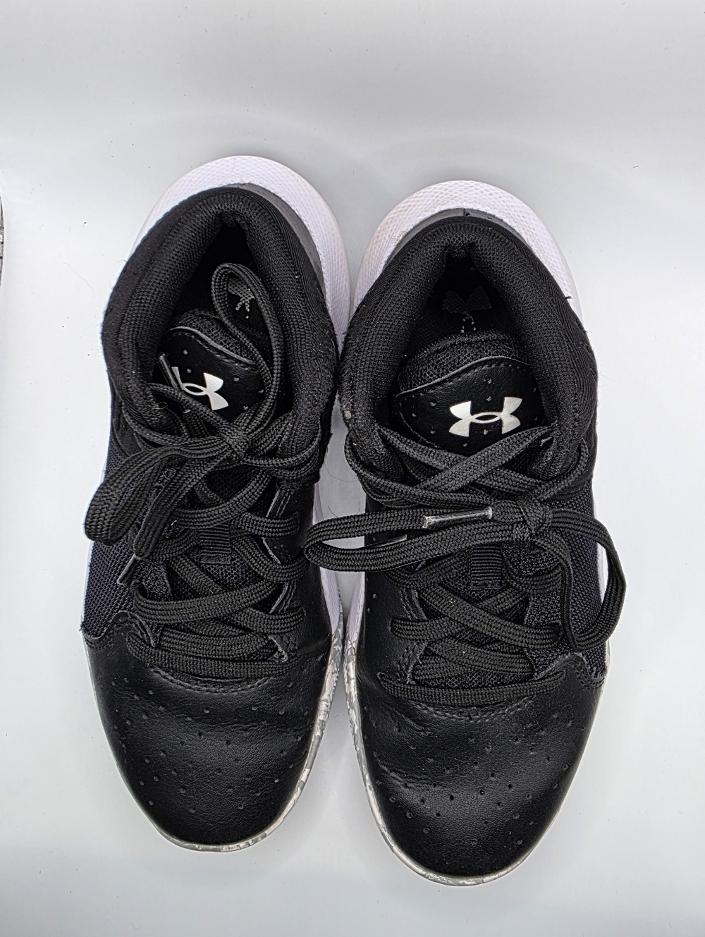 Under Armour  Boys Shoes Size :2